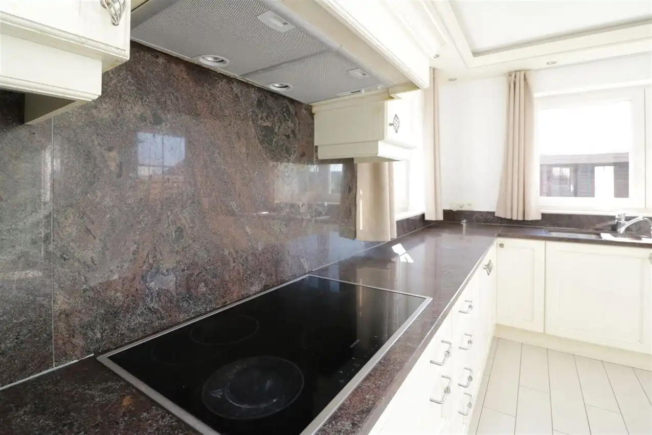 Recente woning met drie slaapkamers en garage op rustige locatie foto 35