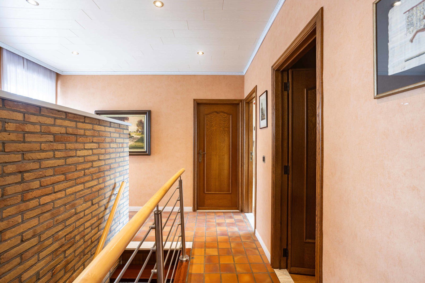 HOB met ruime garage gelegen in een rustige woonwijk foto 14