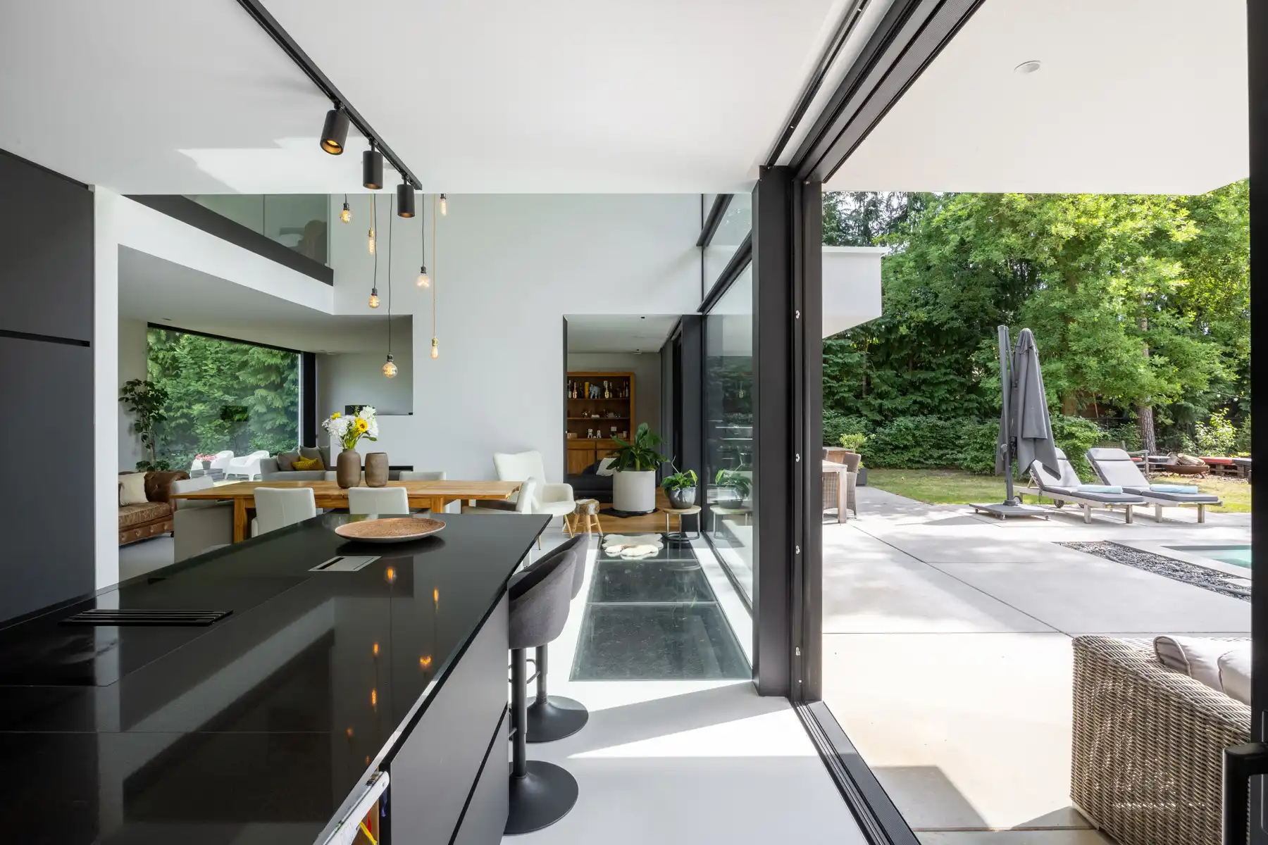 Ruime moderne luxe villa met zwembad op ca. 2339 m². foto 7