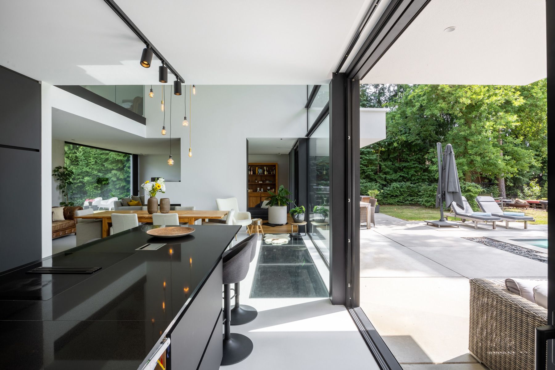 Ruime moderne luxe villa met zwembad op ca. 2339 m². foto 7