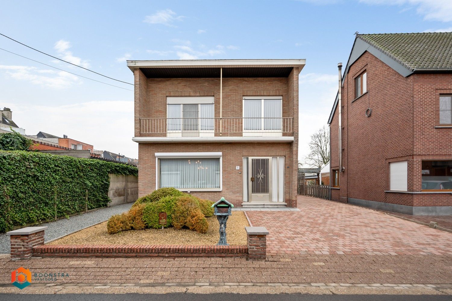 Op te frissen woning met 3 slpkrs in centrum Putte foto 2