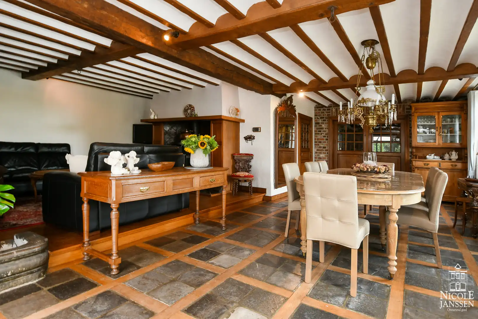 Zeer charmante hoevewoning met dubbele garage op een unieke locatie in Heppeneert  foto 4