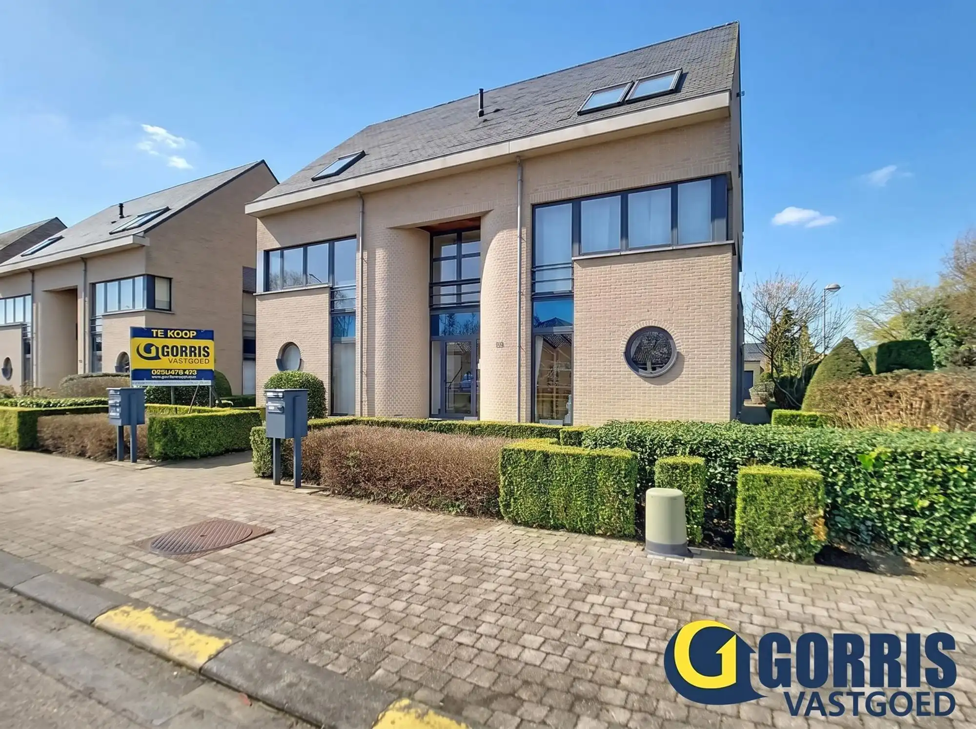 Gelijkvloers appartement met tuin en garage in het centrum van Heist-op-den-Berg foto {{pictureIndex}}