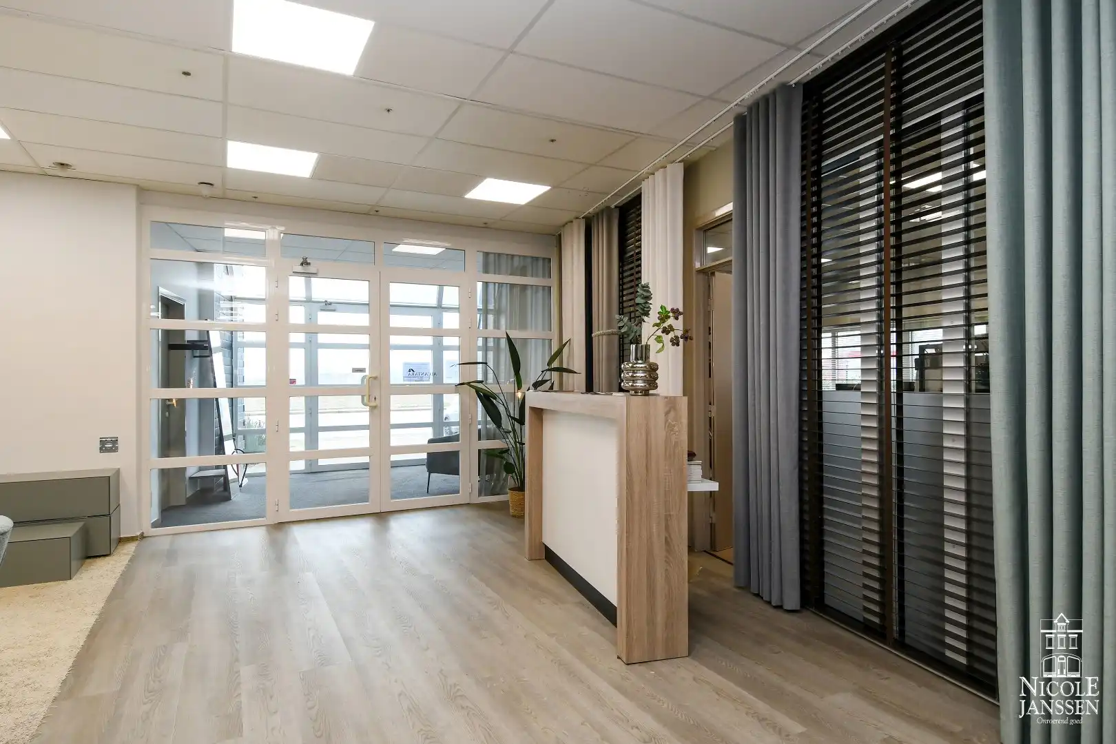 Ruim en luchtig handelspand van ca. 1050m² foto 5