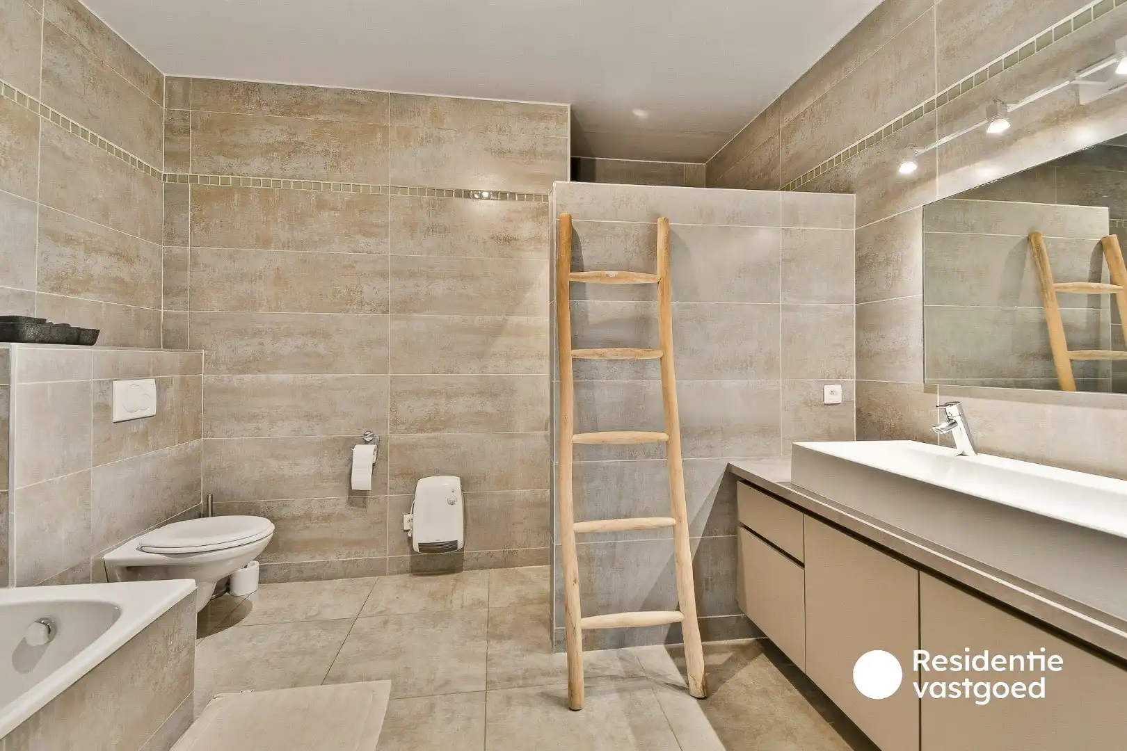 Instapklare en alleenstaande bungalowwoning foto 17