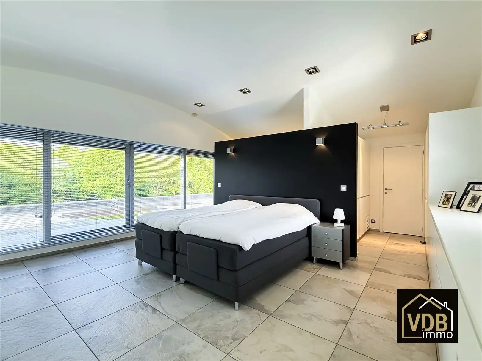 COMMERCIEEL PAND MET PENTHOUSE OP TOP LOCATIE foto 58