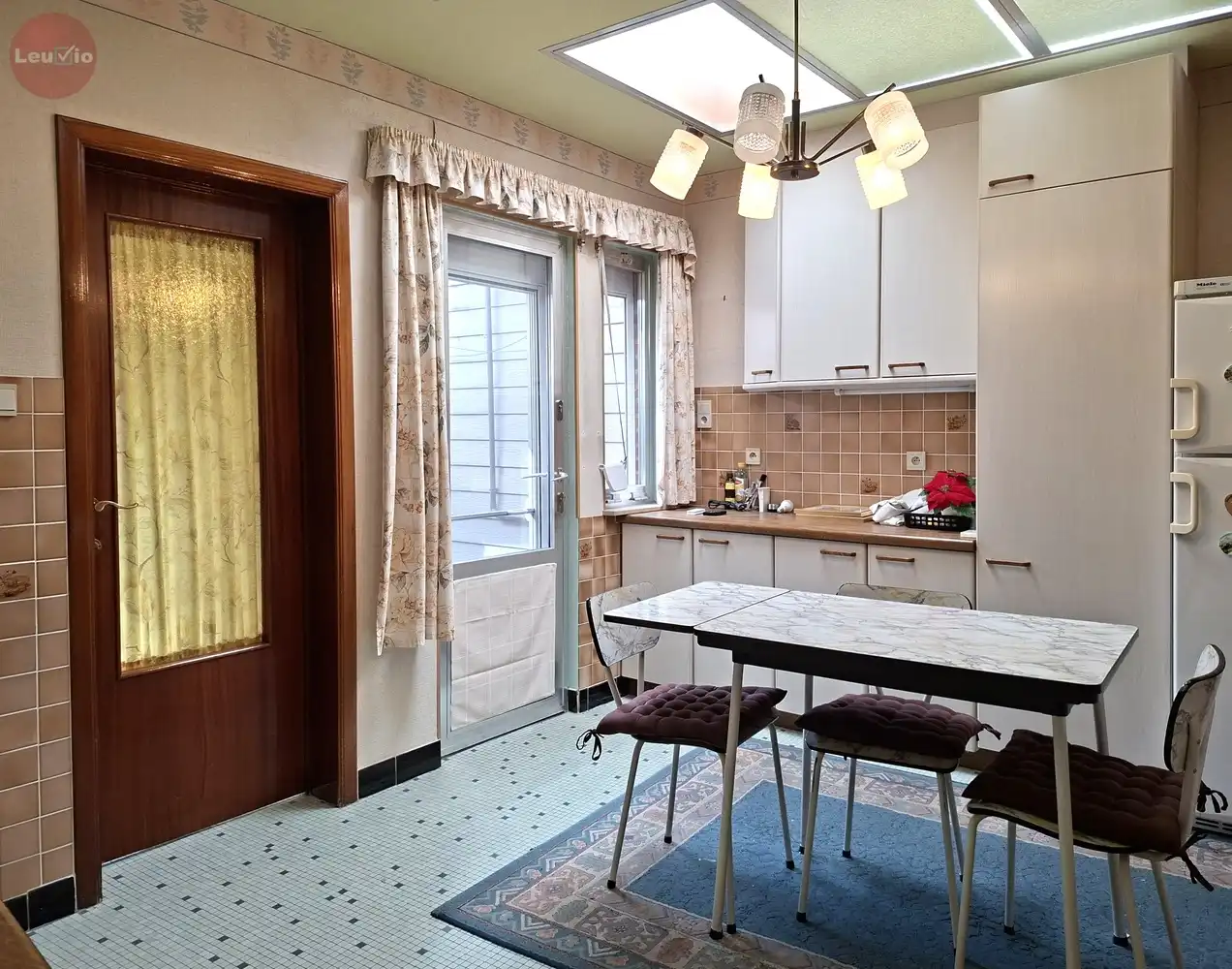 Goed gelegen woning // 2 slaapkamers + zolder om af te werken foto 5