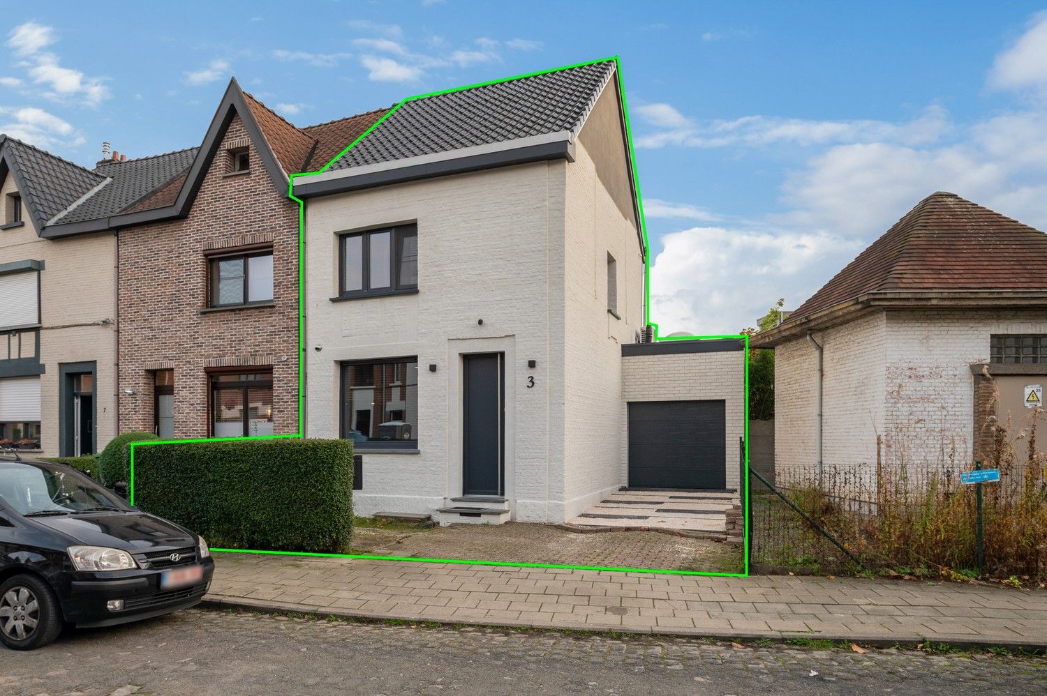Instapklare woning met 4 slaapkamers, garage en tuin te Berchem! foto {{pictureIndex}}