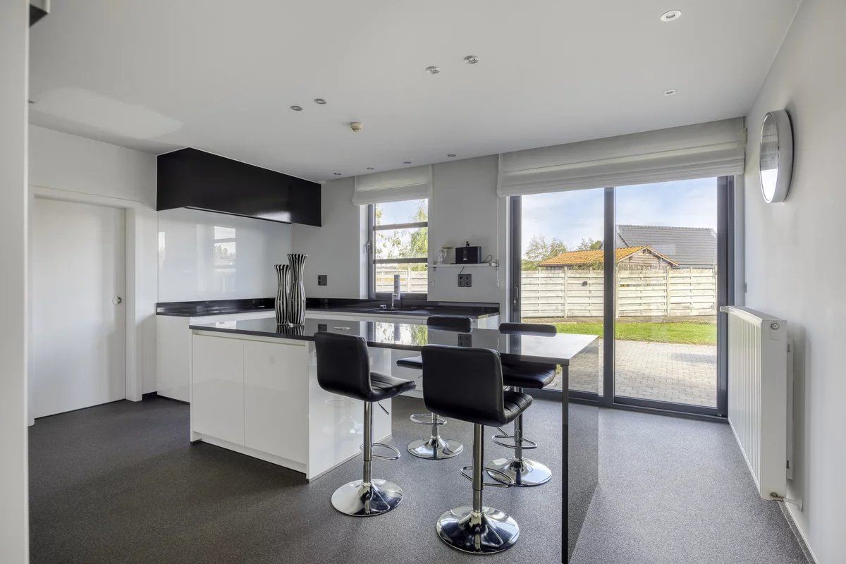 UNIEKE EN ZEER RUIME WONING VAN 311 M² MET 3 SLPK’S EN KANTOOR/KAPSALON IN HASSELT-KORTESSEM foto 10