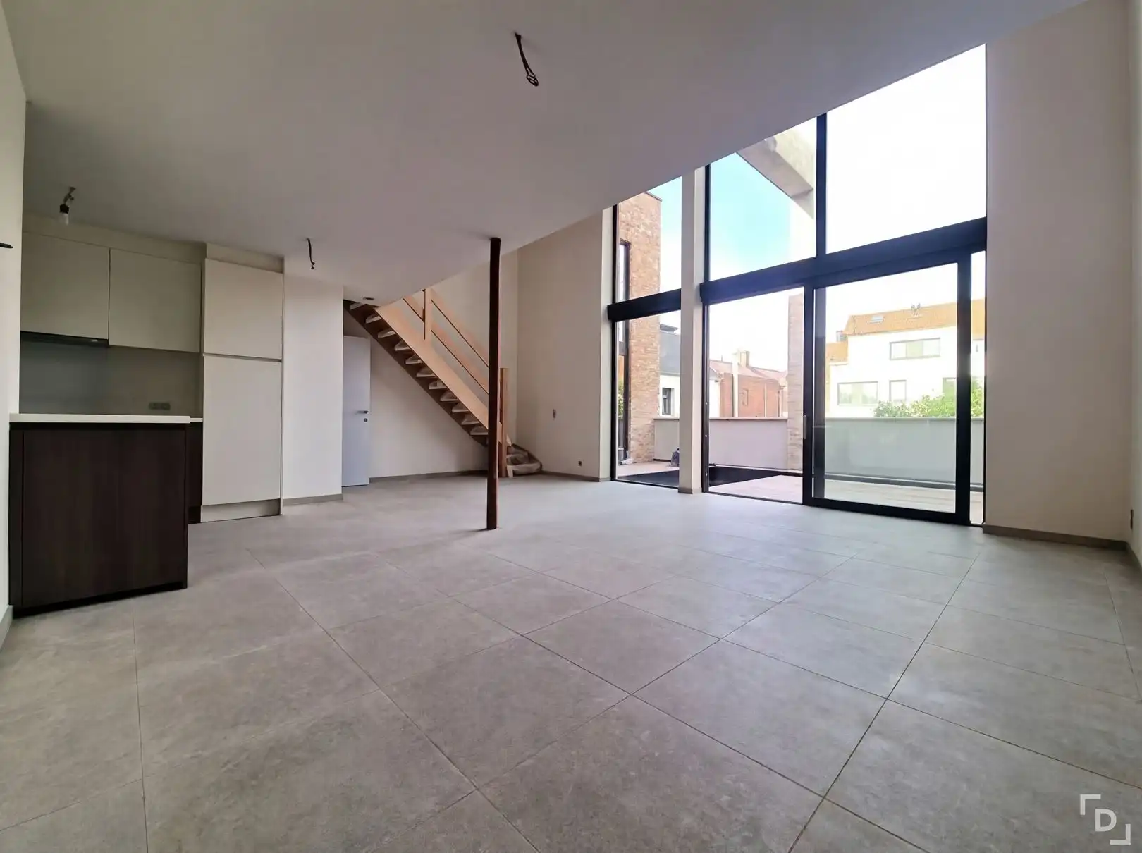 Lichtrijke loft te koop in centrum Ieper. foto 4