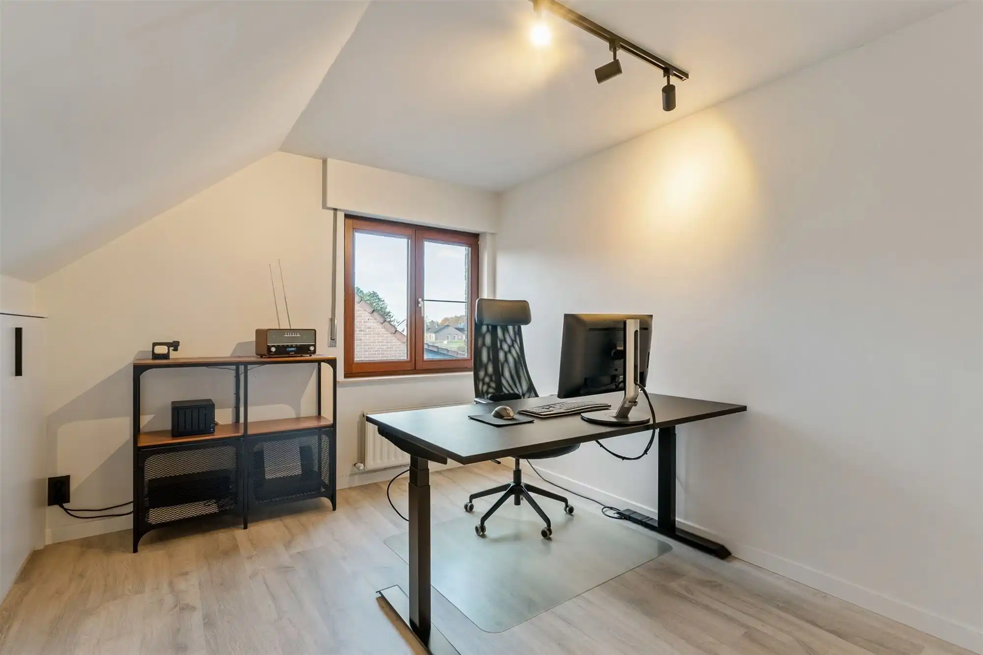 MOOI GERENOVEERDE WONING MET 4 SLAAPKAMERS OP RUSTIGE LIGGING VLAKBIJ KOERSEL CENTRUM foto 18