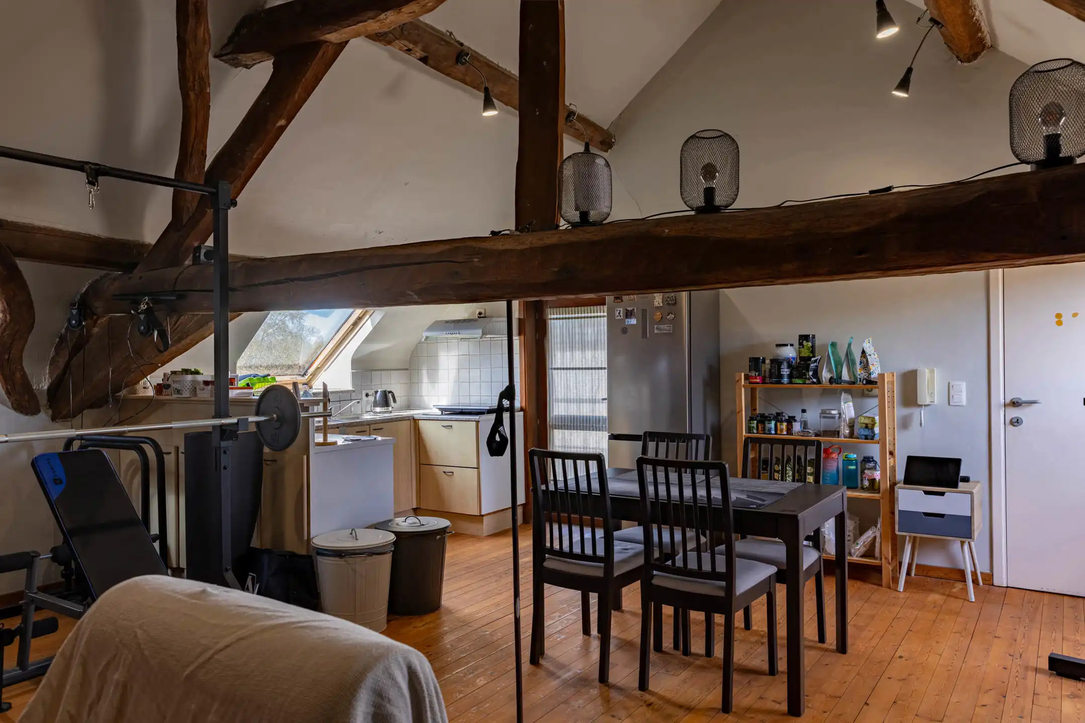 Charmant loft-appartement met mezzanine en terras foto 9