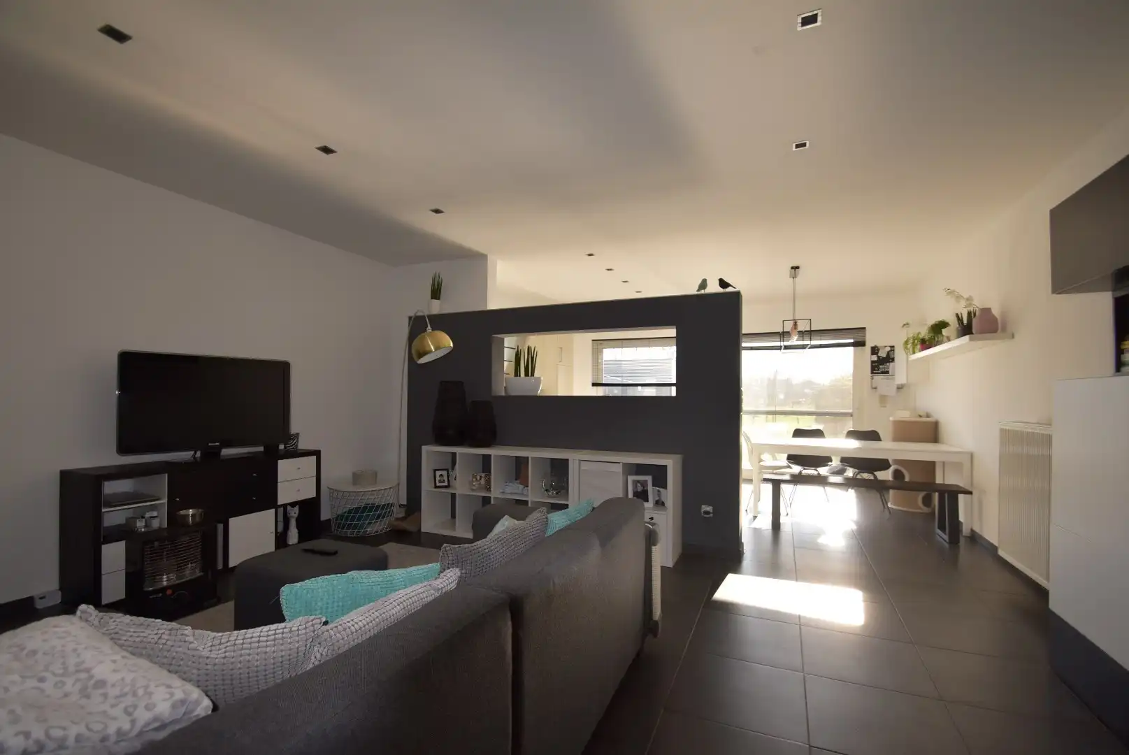 *  * WACHTLIJST VOLZET * * Recente leuke woning met zuidgerichte tuin, vlakbij centrum van Hoeselt foto 3