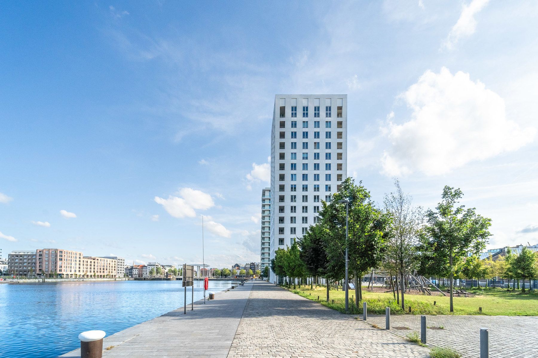 Gemeubeld appartement met 2slpks op 12e verdiep, 't Eilandje foto 12
