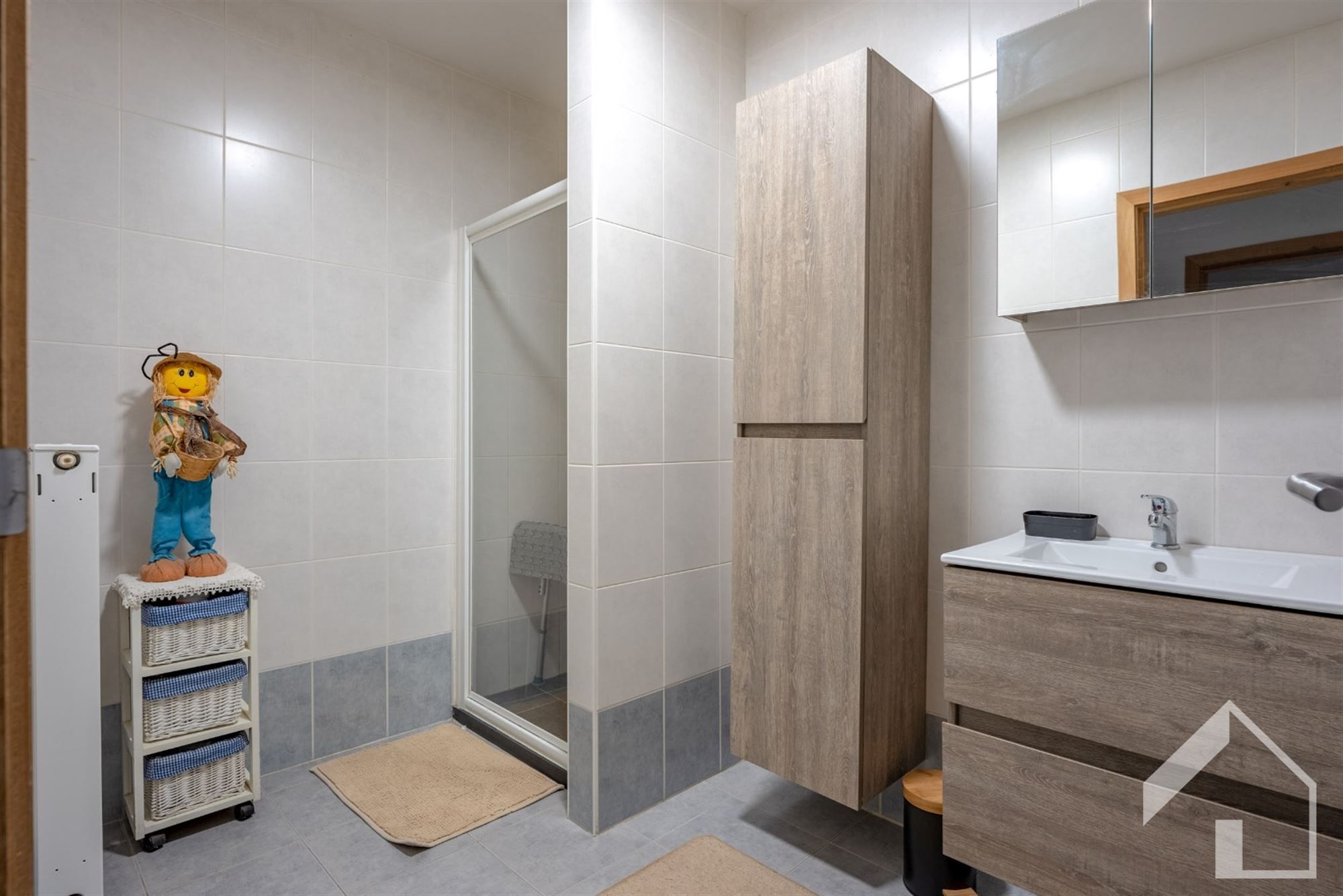 MOOI GELIJKVLOERSAPPARTEMENT MET GARAGE foto 9