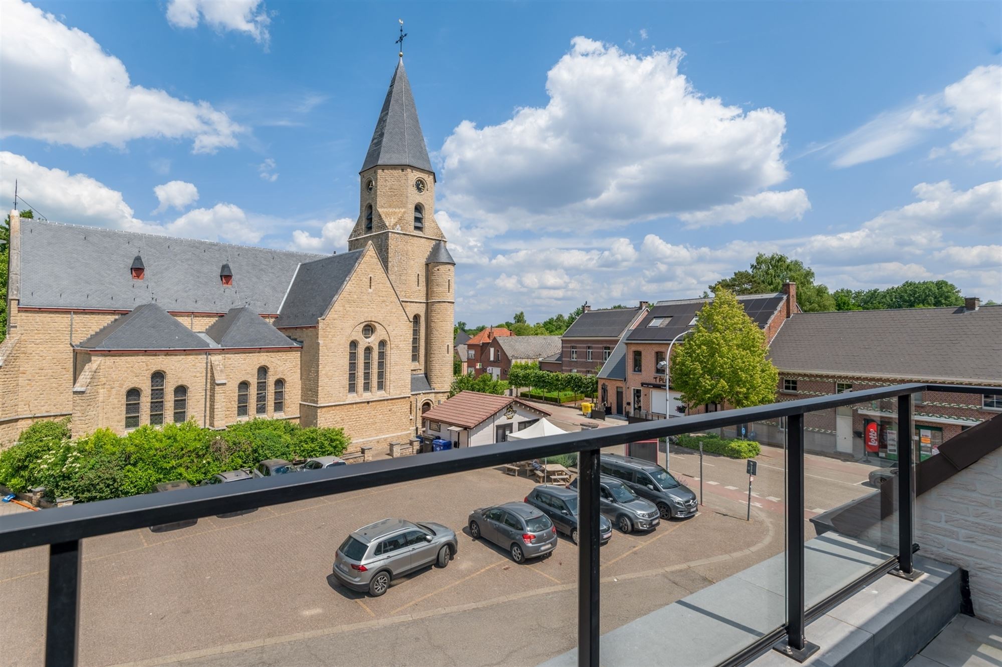 Ruim dakappartement met knap terras, in het landelijke dorpscentrum van Grasheide. foto 12