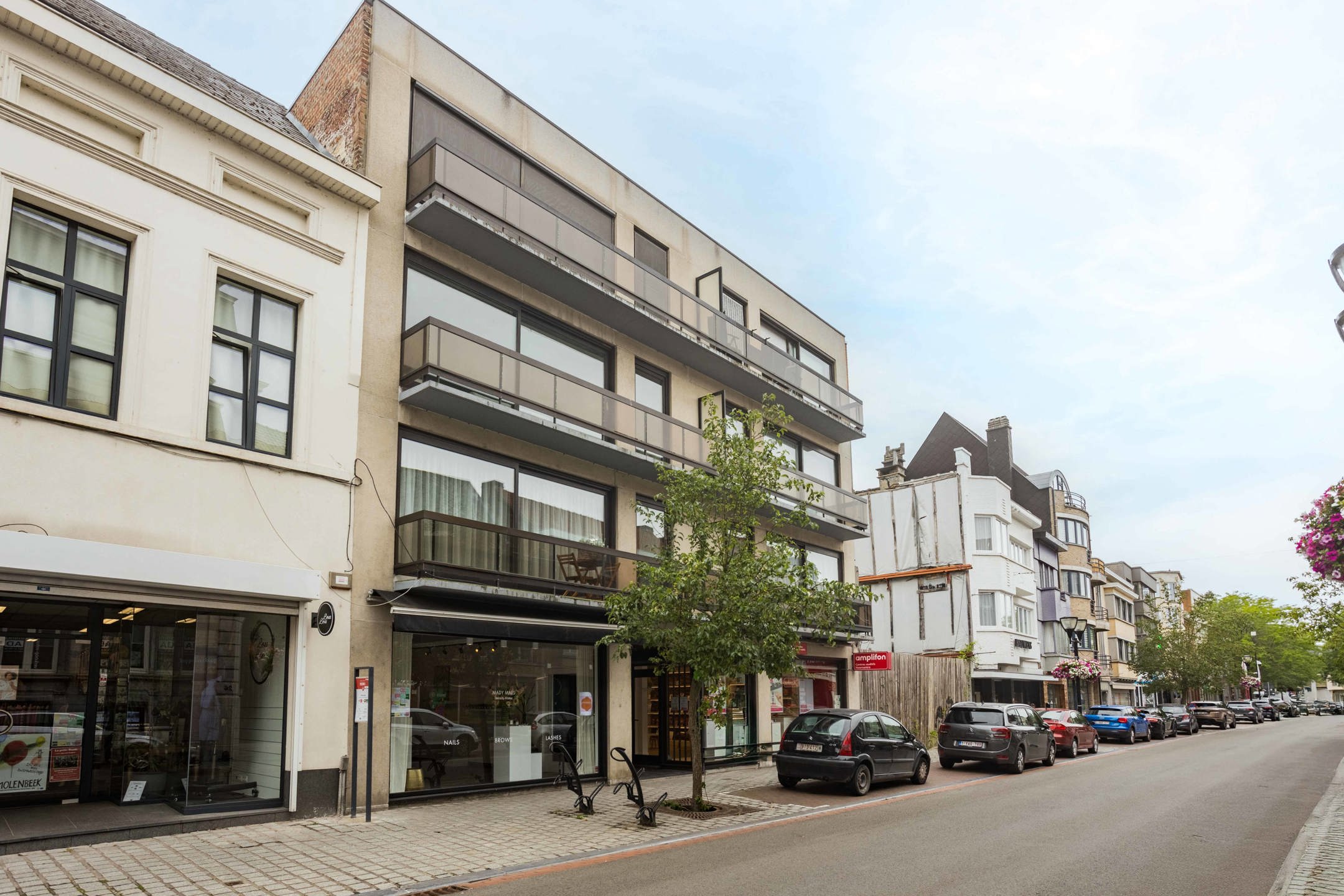 Ruim appartement met 2 slaapkamers pal in het centrum foto 2