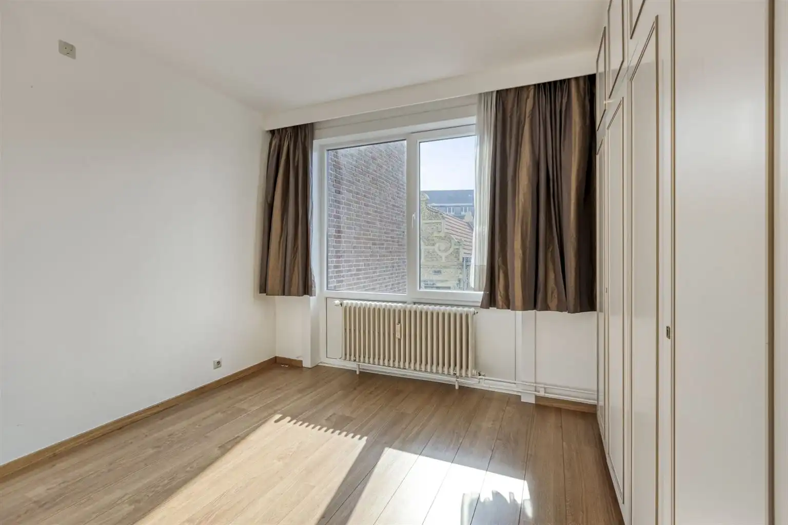 Prachtig ruim appartement met 3 slaapkamers en autostaanplaats gelegen in het hart van Maaseik.  foto 9