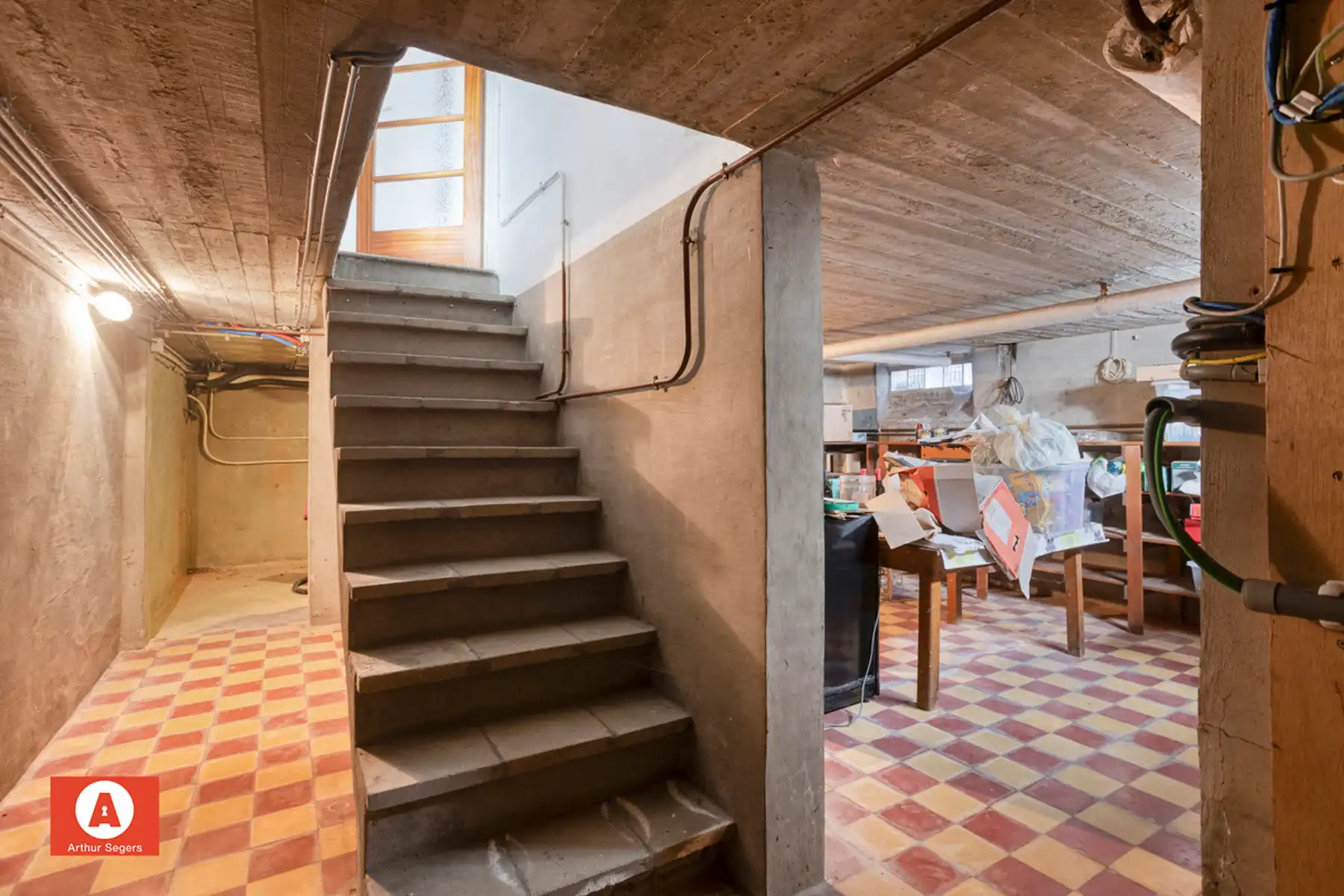 Karaktervolle open bebouwing met 5 slaapkamers en bureau foto 22