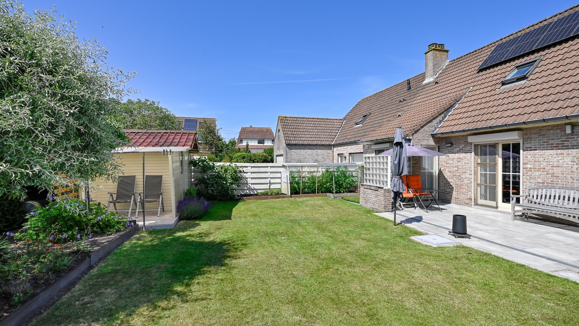 Halfopen villa met garage en zonnige tuin foto 9