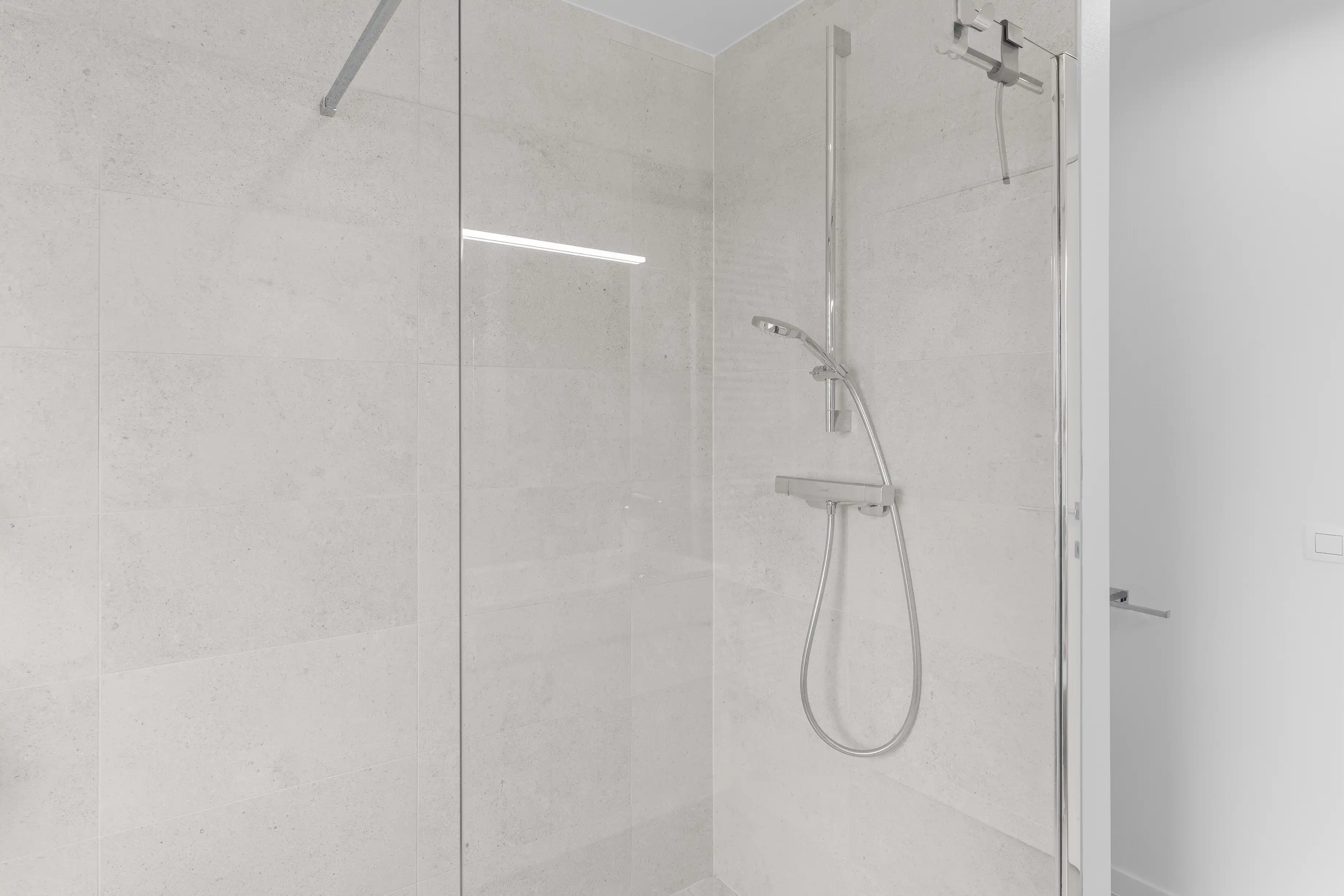 Moderne en lichtrijke halfopen woning met 3 slaapkamers foto 14