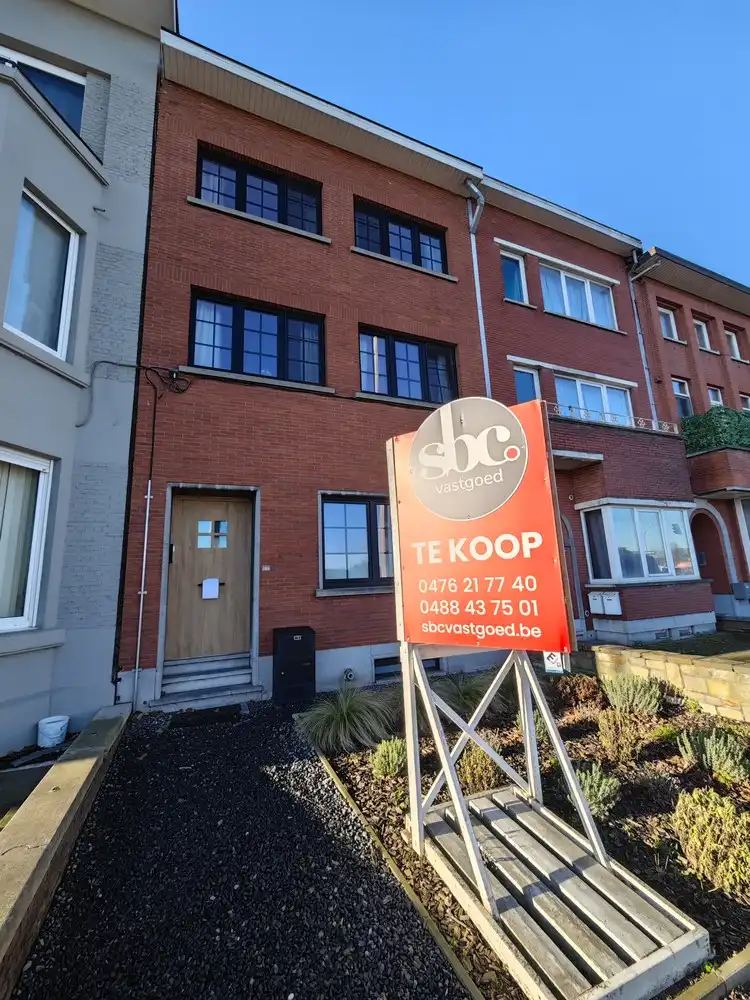 volledig gerenoveerde stadswoning met 4 slpks foto 33