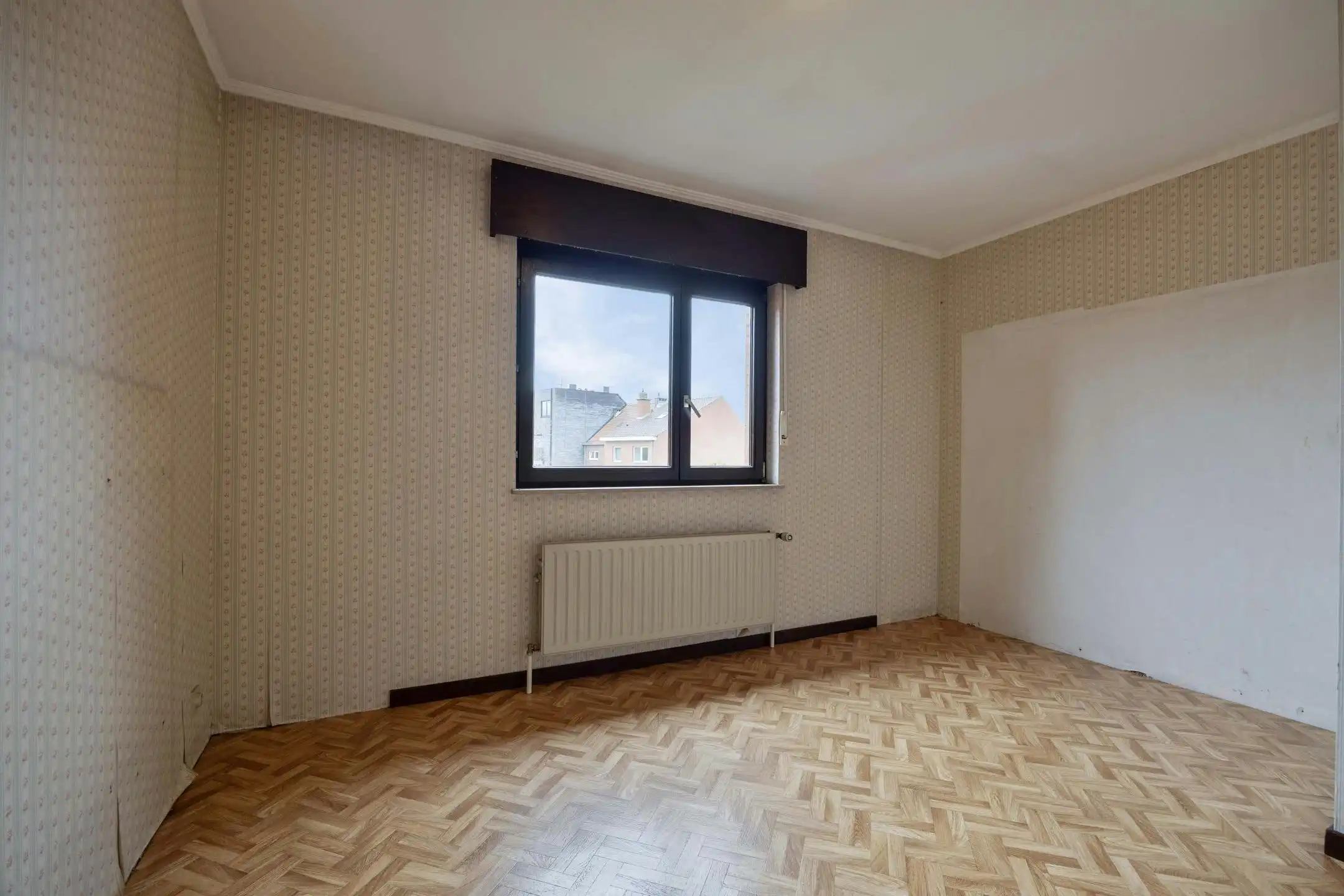 Op te frissen gezinswoning met inpandige garage en tuin op toplocatie in Strombeek! foto 15