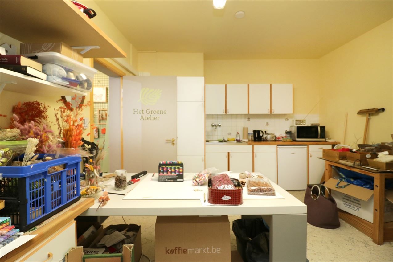 handelszaak met hoge zichtbaarheid en mooie etalage  foto 14