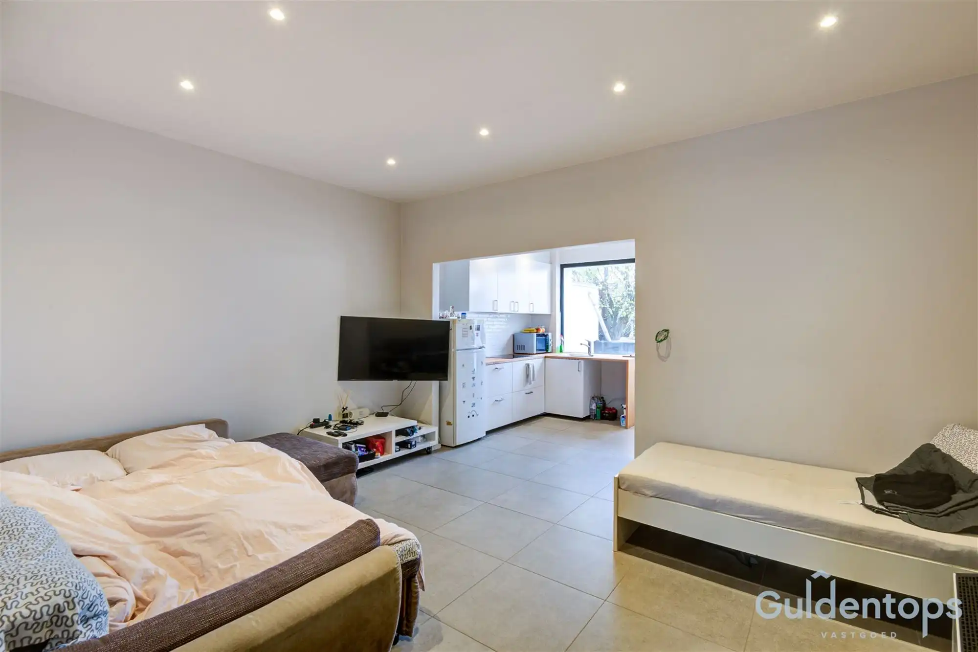 Knap gebouw bestaande uit 2 appartementen én magazijn foto 8