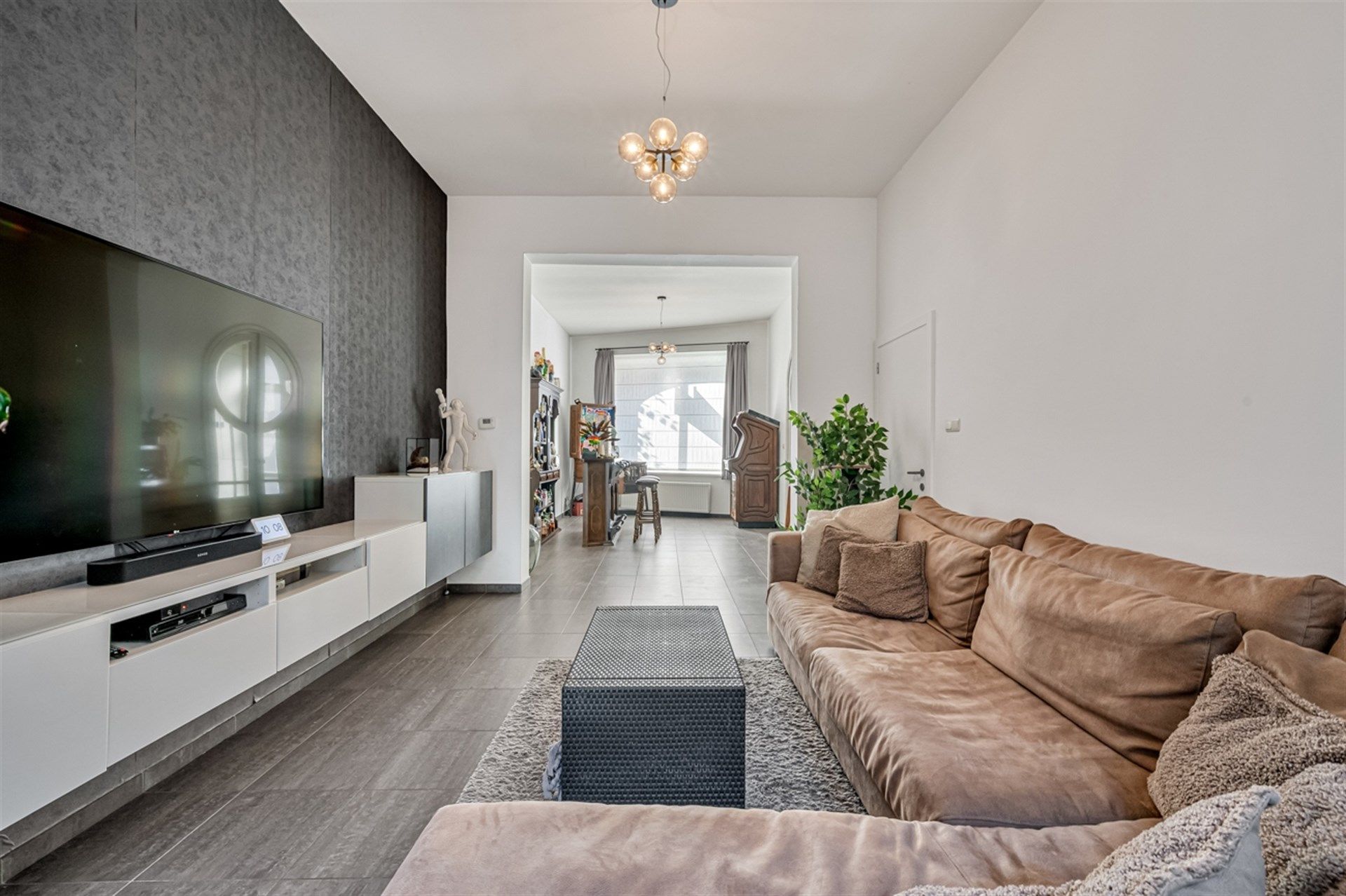 Instapklare gezinswoning in de stadsrand (nabij OLV) met 257m² bewoonbare oppervlakte foto 9