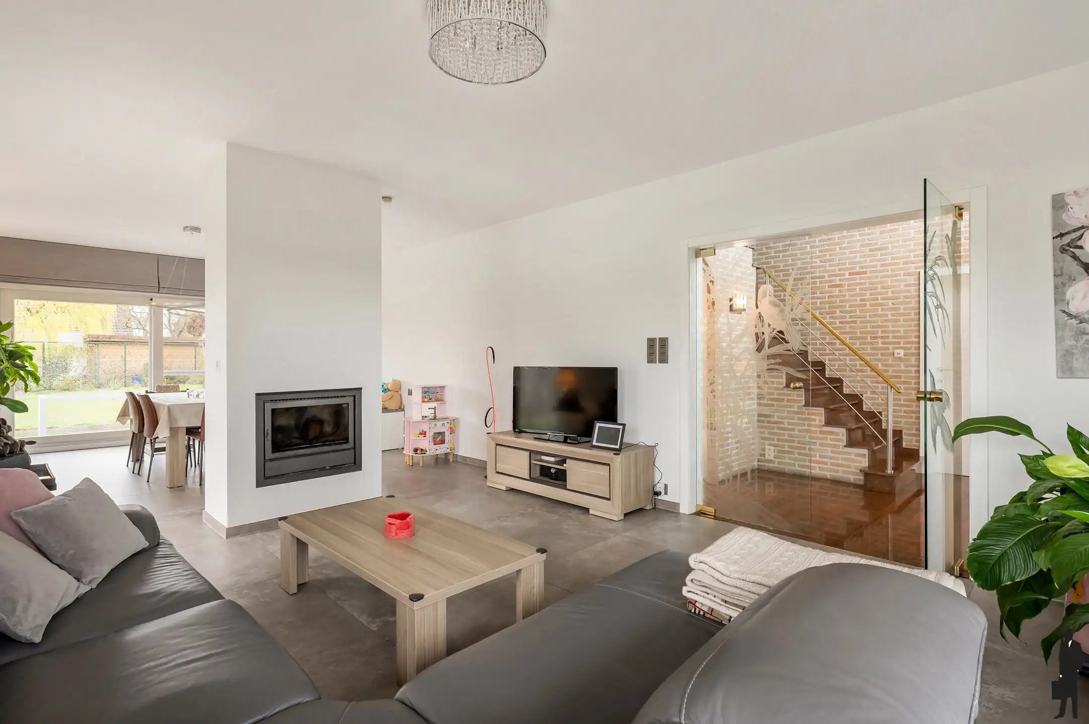 Instapklare woning met 3 slaapkamers en bureauruimte op toplocatie te Leest. foto 4