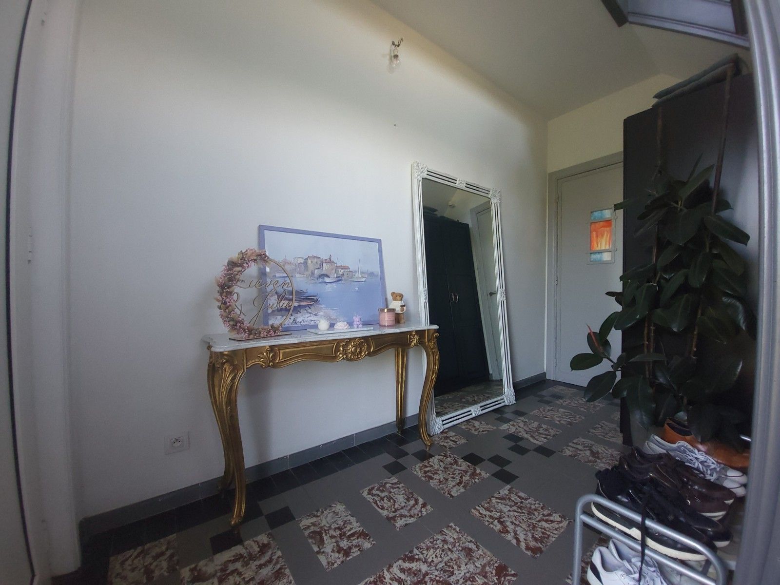 Alleenstaande woning met grote weide en stalling foto 3