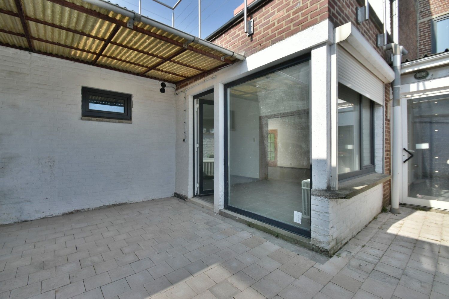 Ruime gerenoveerde woning met maar liefst 7 slaapkamers en handelsmogelijkheden op een gunstige locatie nabij Maastricht foto 23