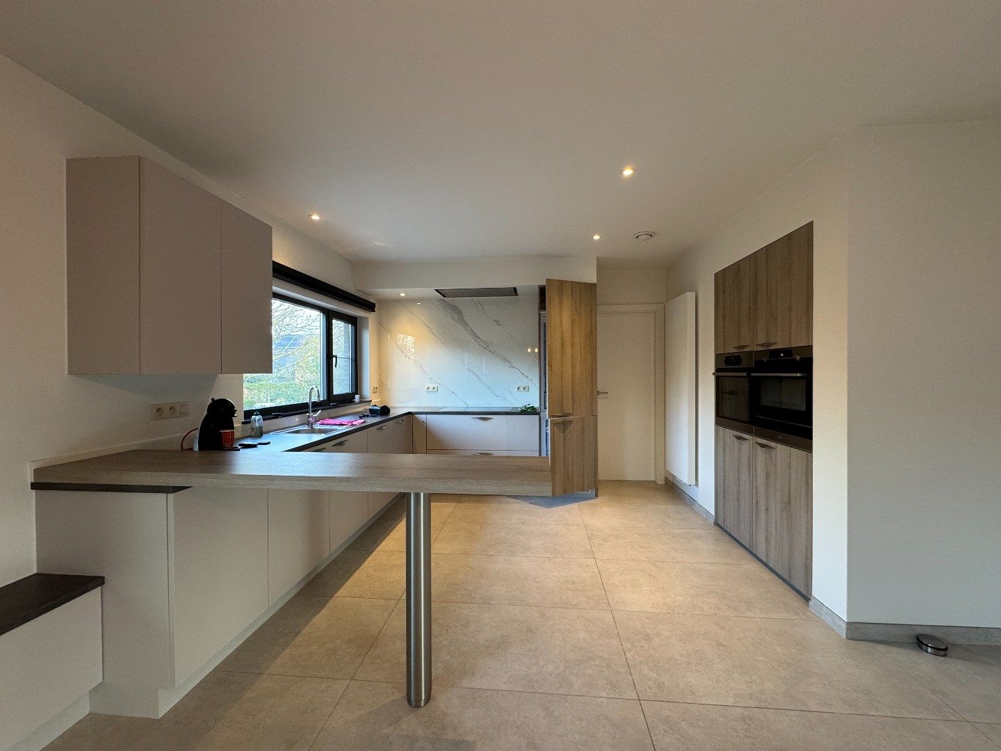 een instapklare 4-gevelwoning met tuin foto 2