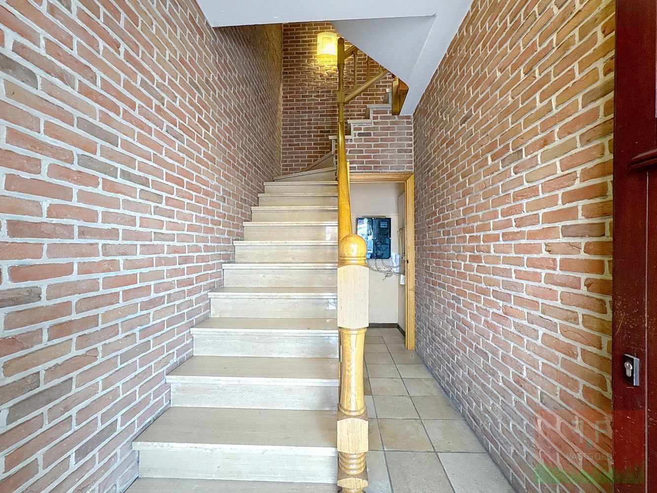 Triplex appartement met gelijkvloerse verhuurbare winkelruimte en aparte garage foto 5