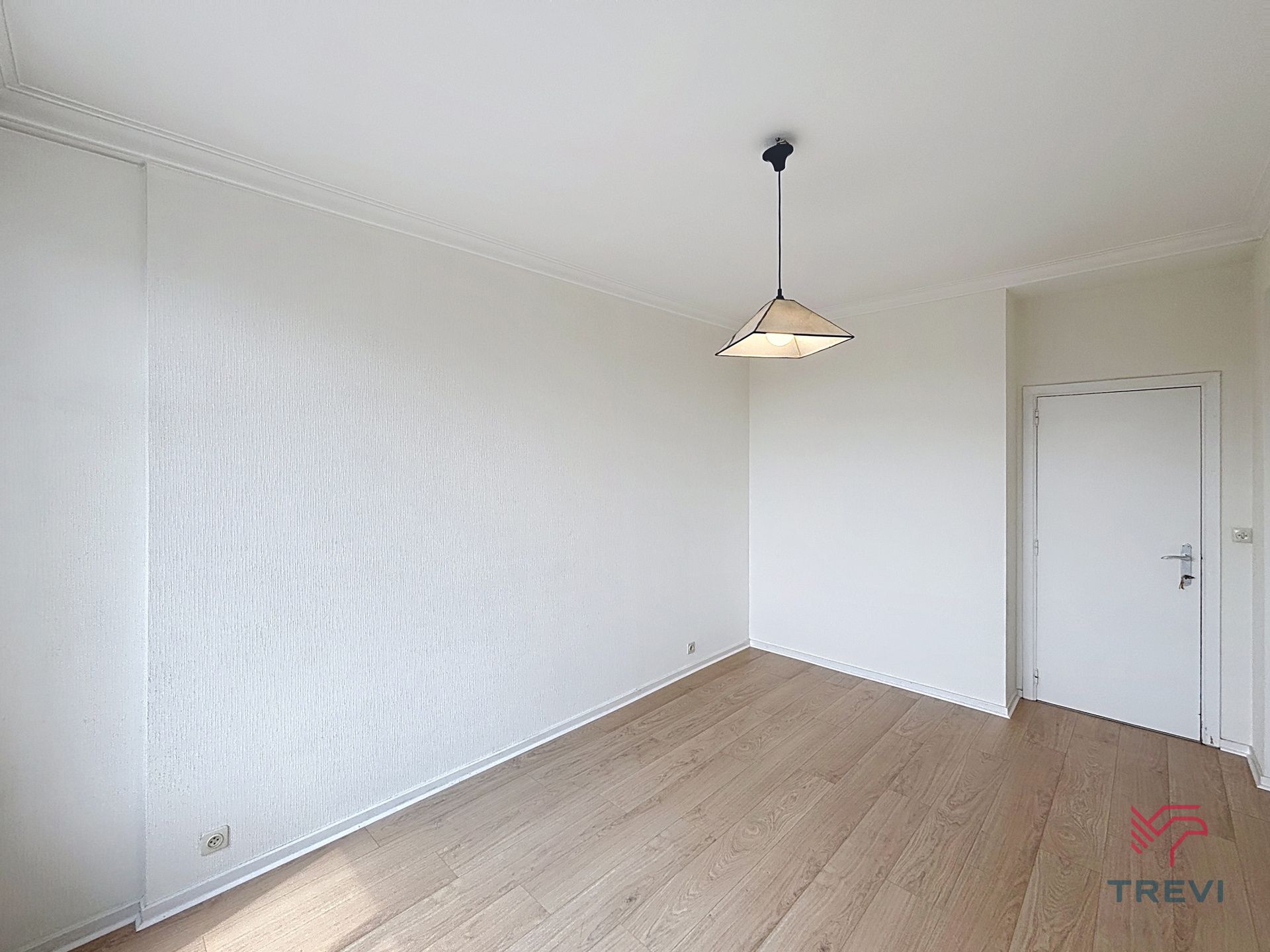 UCCLE - Gerenoveerd appartement met 1 slaapkamer foto 11