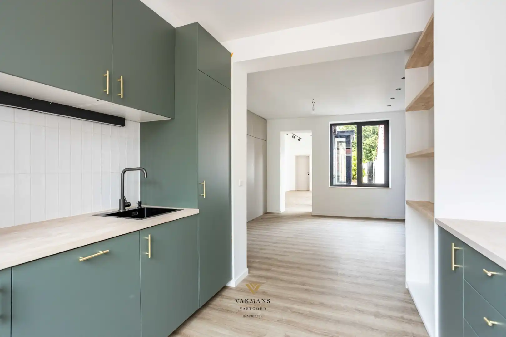 Een vernieuwd huis met 3 slaapkamers en garage foto 12
