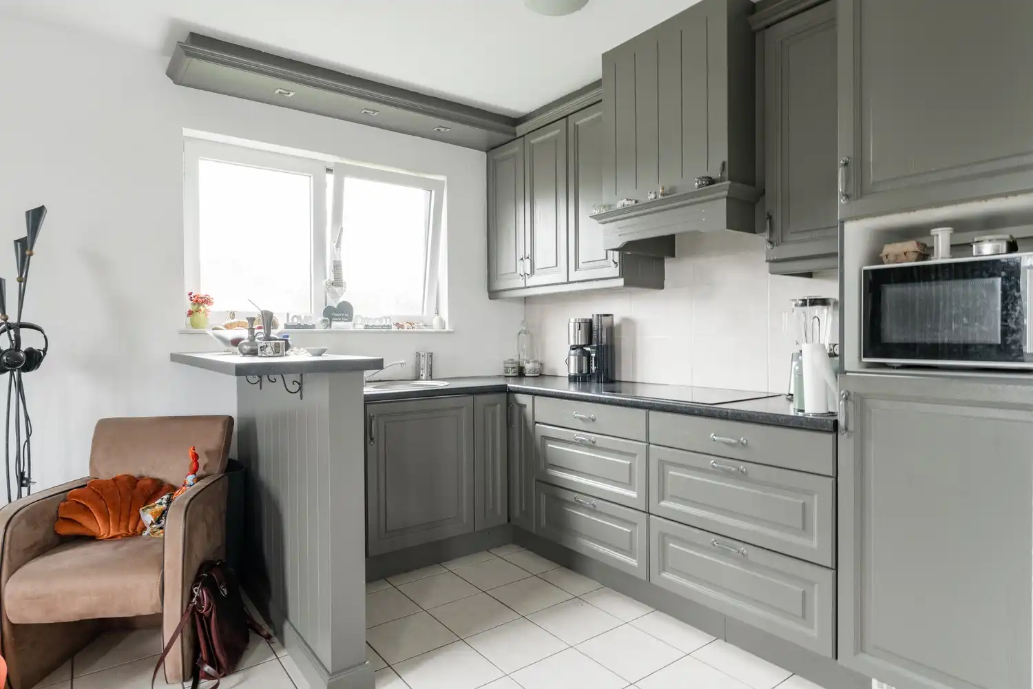 Lichtrijk instapklaar duplexappartement met 2 slaapkamers en ondergrondse parking foto 7