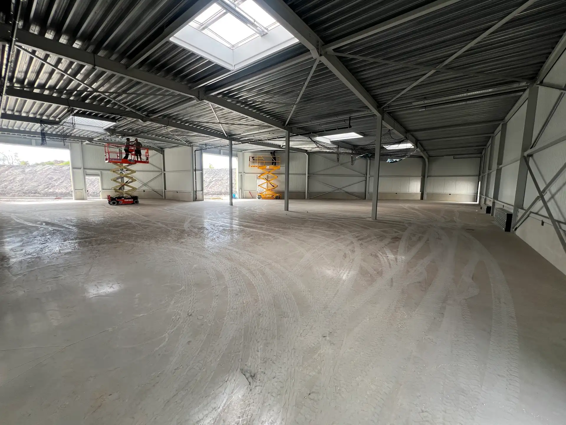 Bedrijfsgebouw op toplocatie in Houthalen, direct aan de E314 foto 5