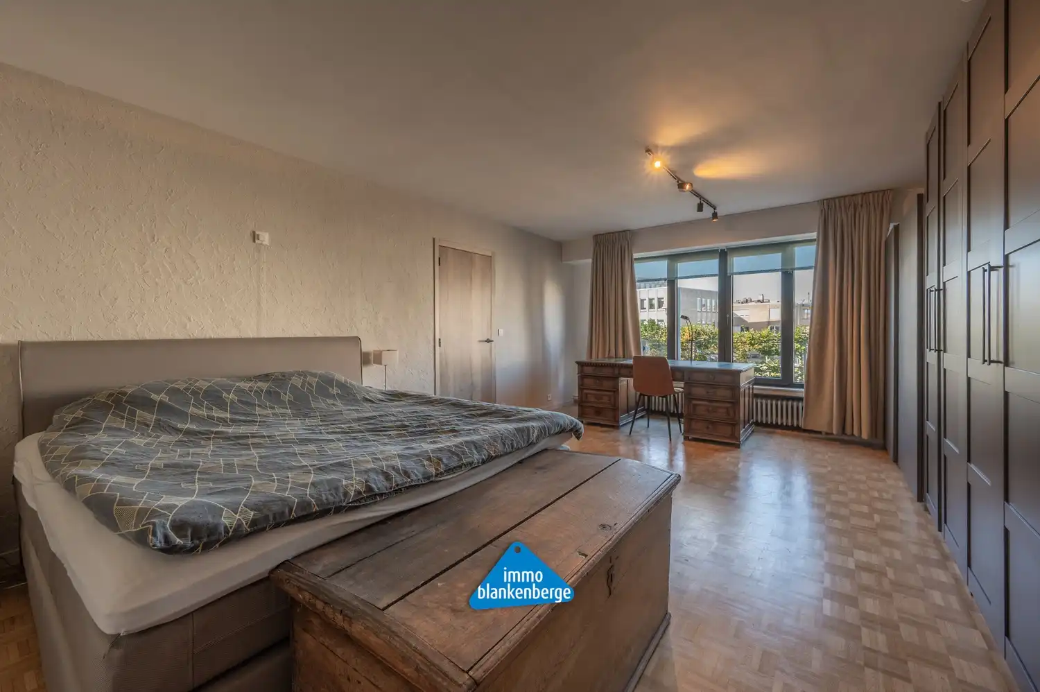 Zeer Ruim en Stijlvol gerenoveerd appartement van 232m² op een toplocatie vlak bij het strand. foto 18