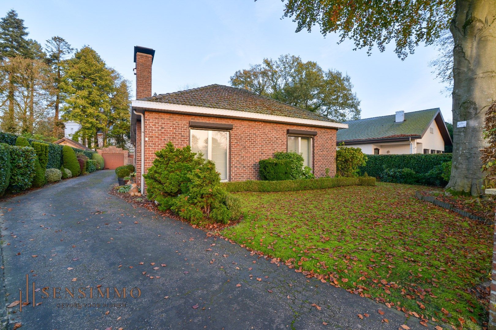 Hoofdfoto van de publicatie: Ruime bungalow in Genk met zonnige tuin en talloze mogelijkheden!