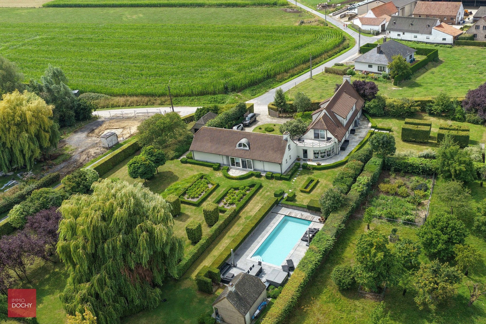 Ruime villa met zwembad en prachtige tuin foto 7