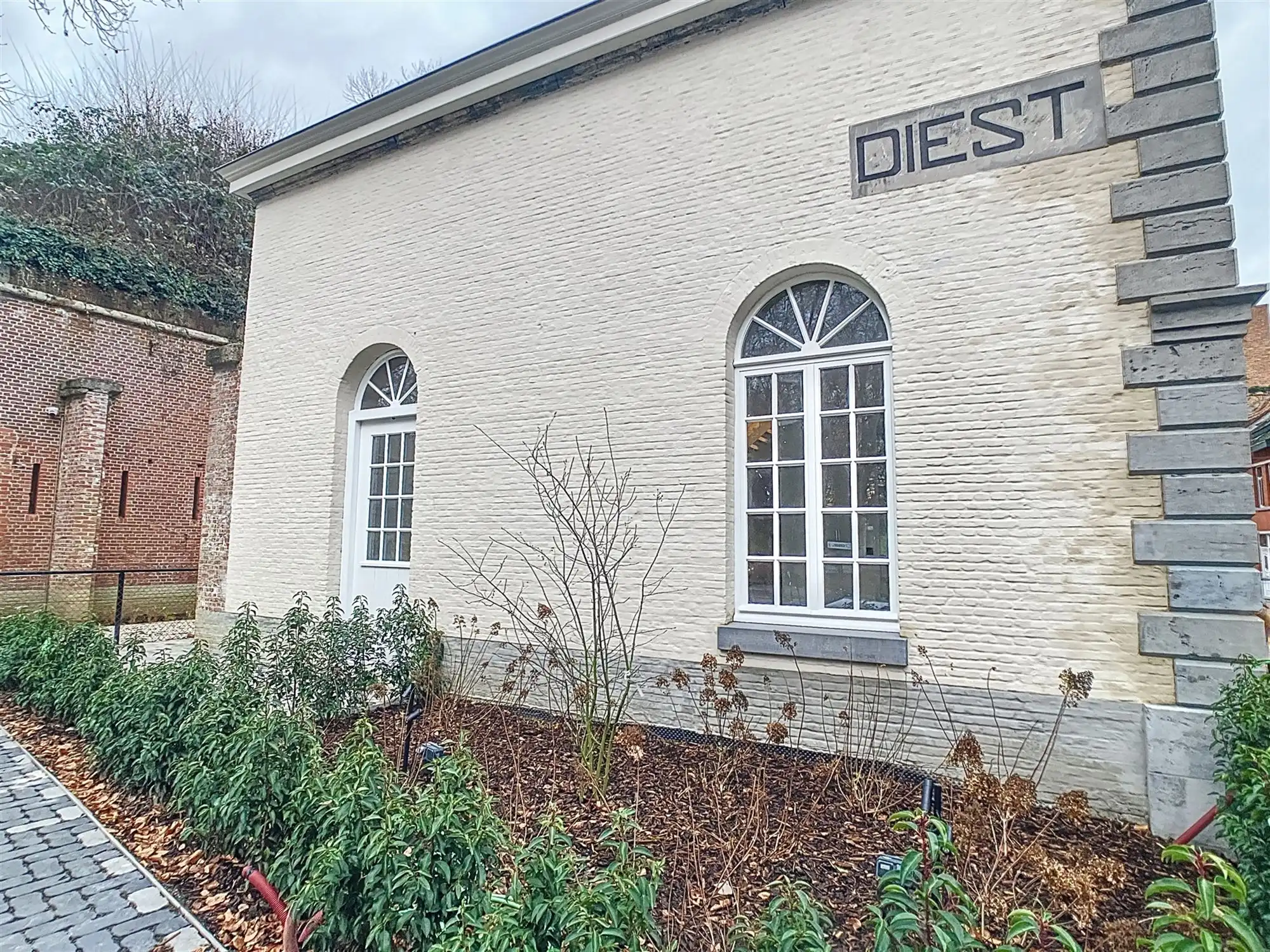 Unieke kantoor- of commerciële ruimte/ POP-UP mogelijk (Huurprijs + 21 % btw). foto 9