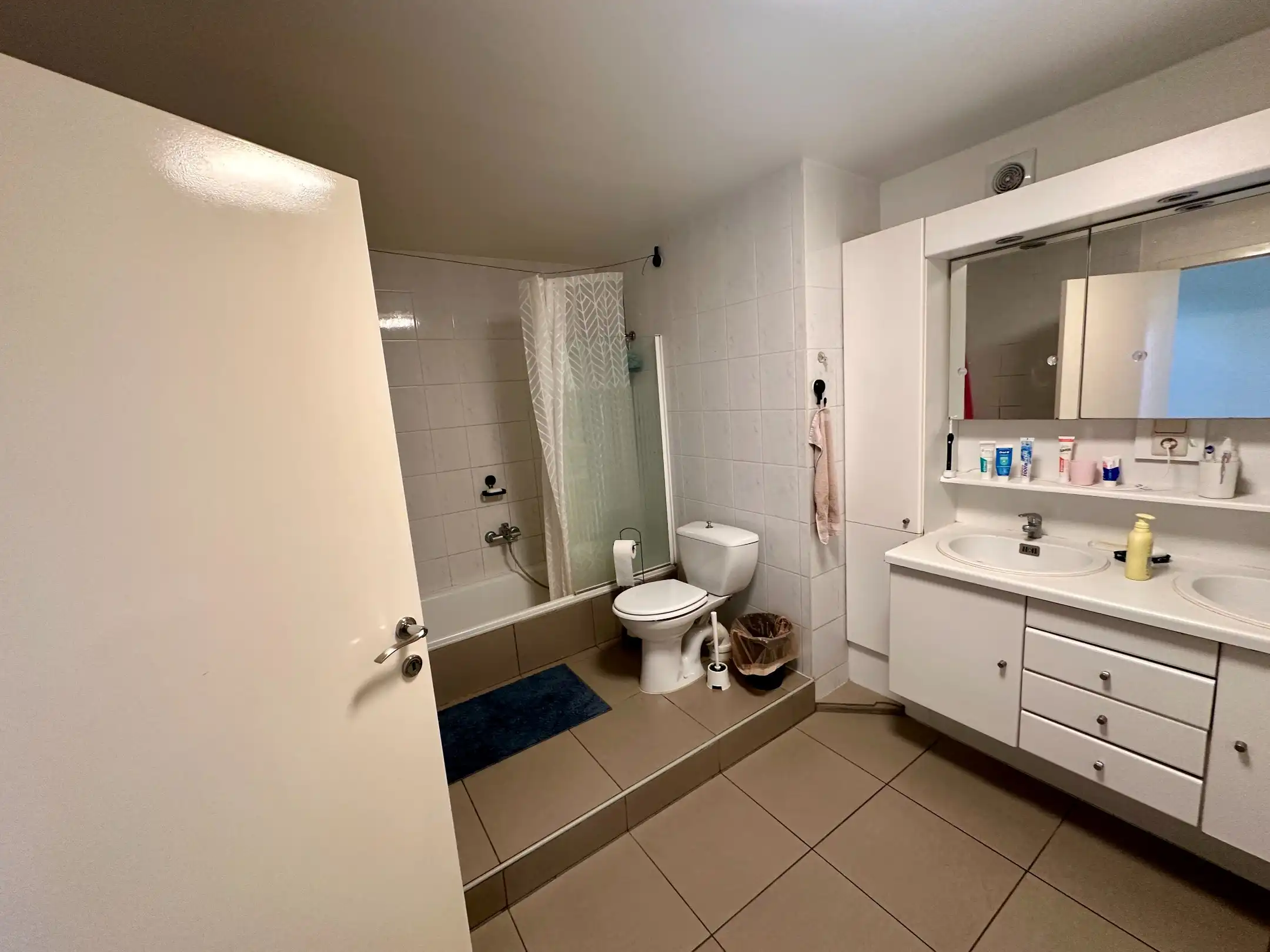 3 slaapkamer triplex met 2 staanplaatsen foto 15