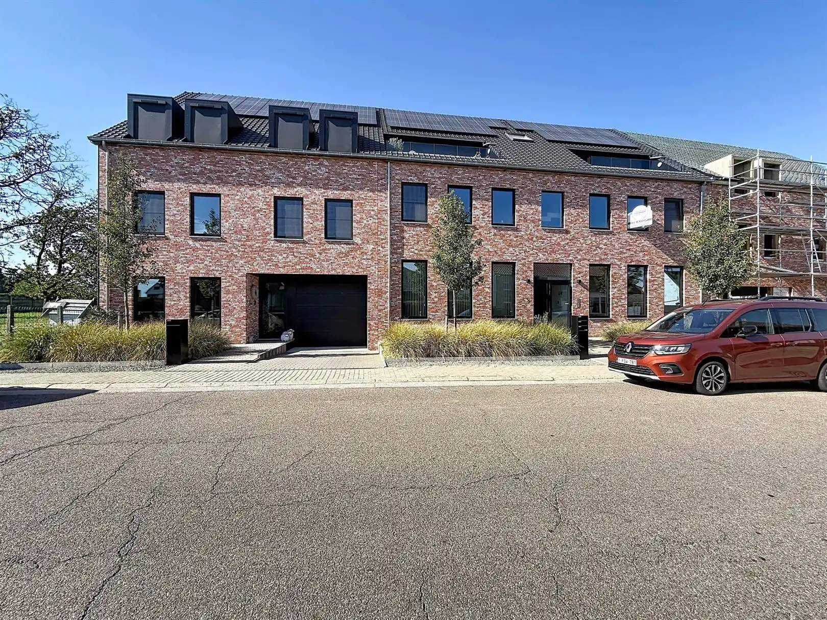 Appartement met 2 slpks, terras, autostaanplaats foto 3