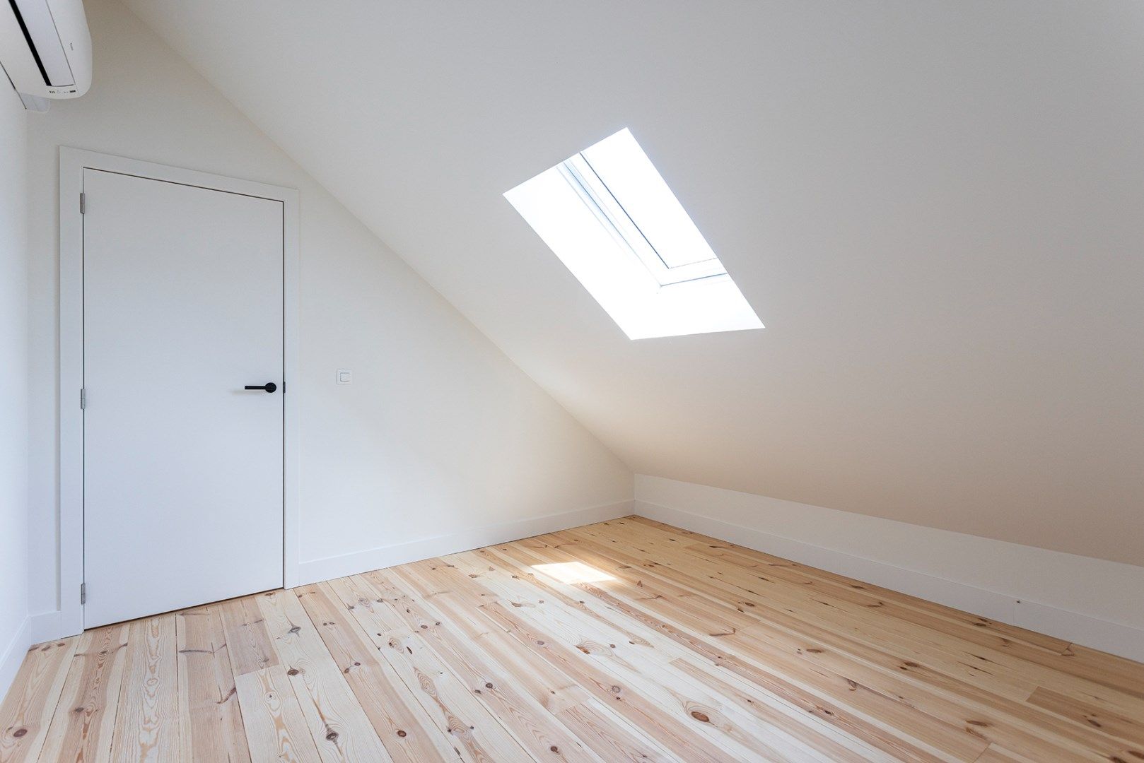 Compleet gerenoveerde woning met 4 slaapkamers en tuin in Schoten.  foto 15