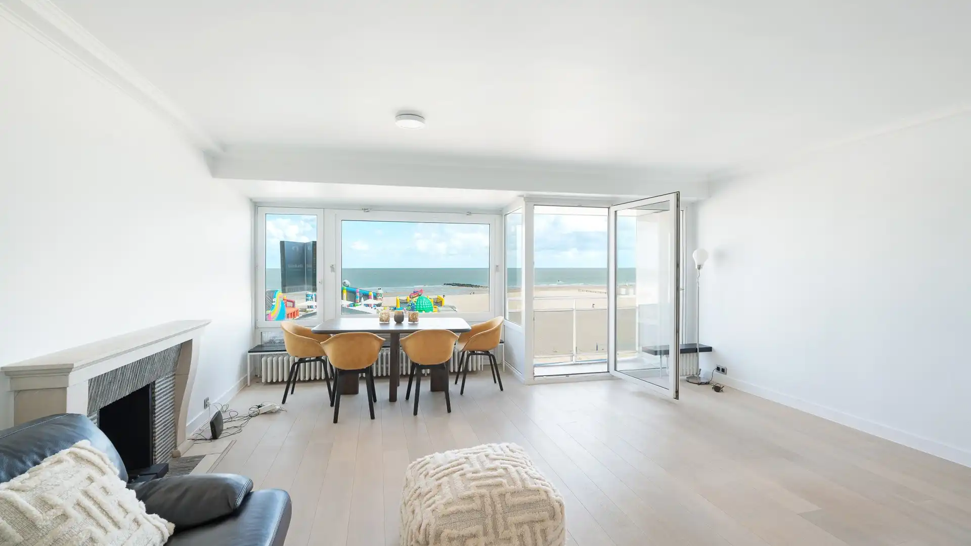 Ruim appartement met prachtig frontaal zeezicht, ideaal gelegen in het Zoute. foto 5