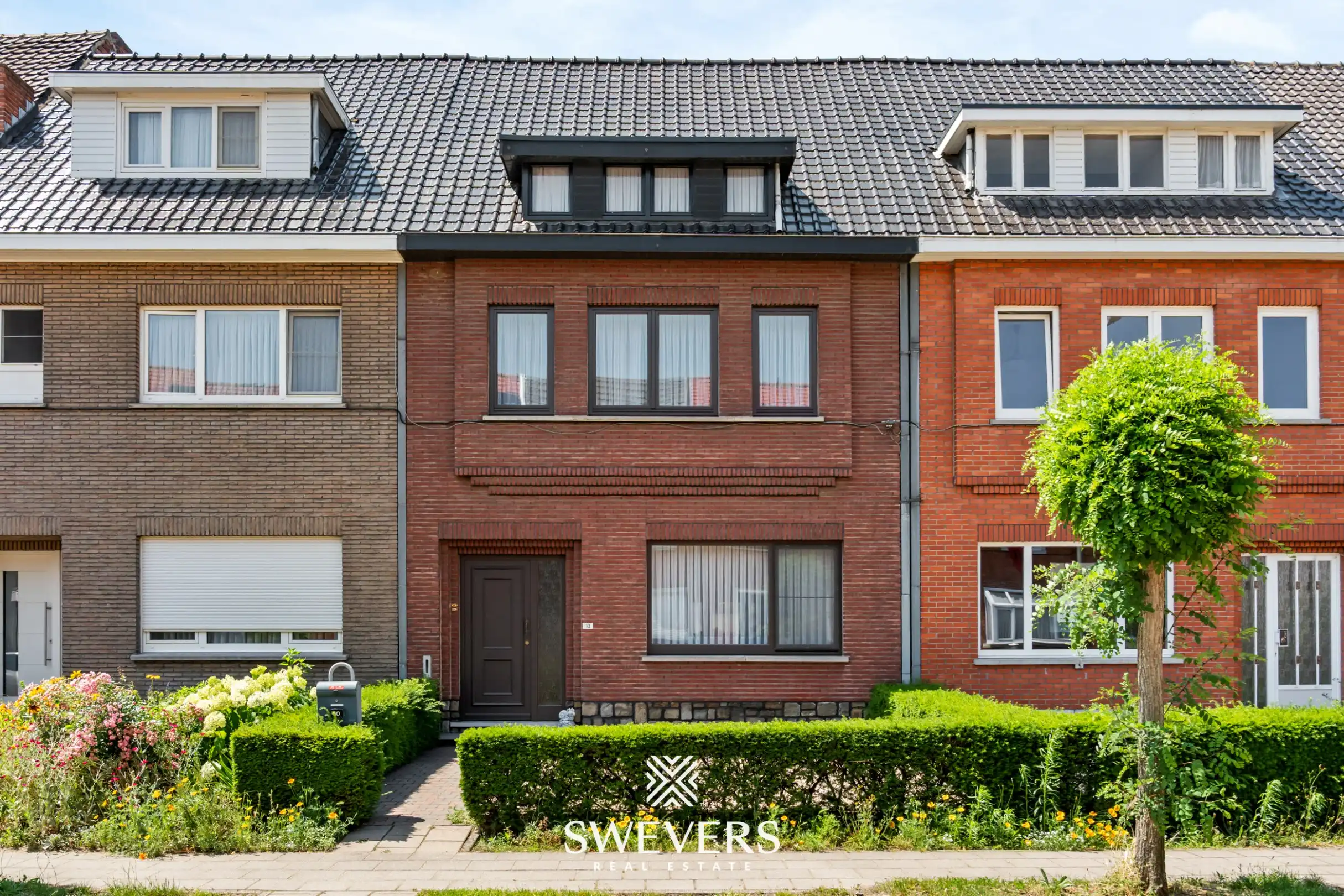 Hoofdfoto van de publicatie: Ruime gezinswoning (3slpk) met garage en zonnige tuin op rustige locatie in de Banneuxwijk