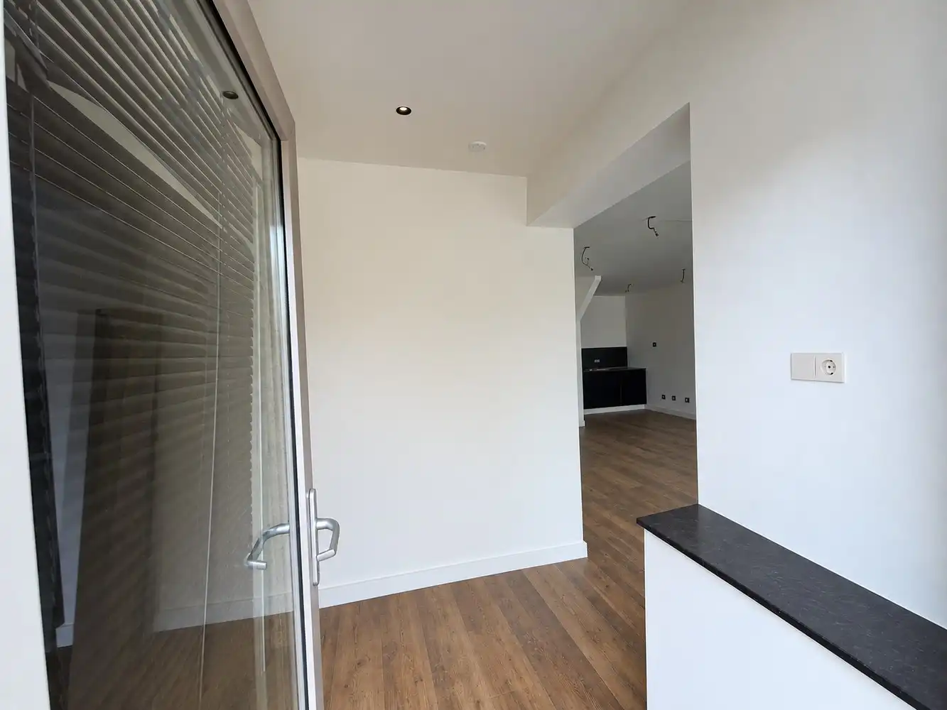 Handelsgelijkvloers (46 m²) te huur op toplocatie in Rekem foto 2
