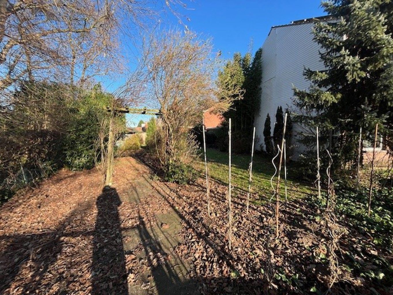 Mooi perceel bouwgrond voor halfopen bebouwing op unieke en rustige locatie. foto 6